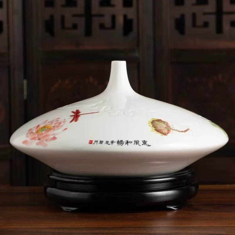 Dehua Ceramics Japanese Hand-Painted Vase - Image 4