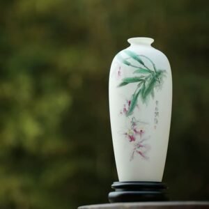 Dehua white porcelain vase-Grace of Simplicity